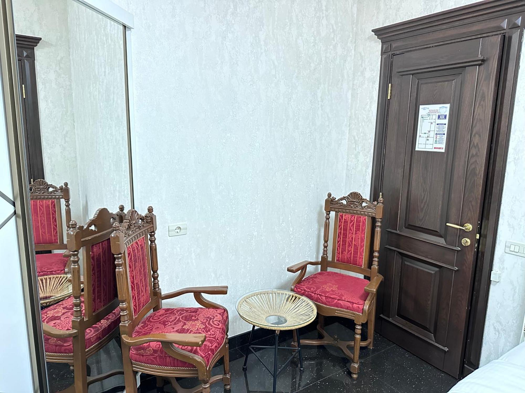 Royal Renaissance Hotel Єреван Номер фото