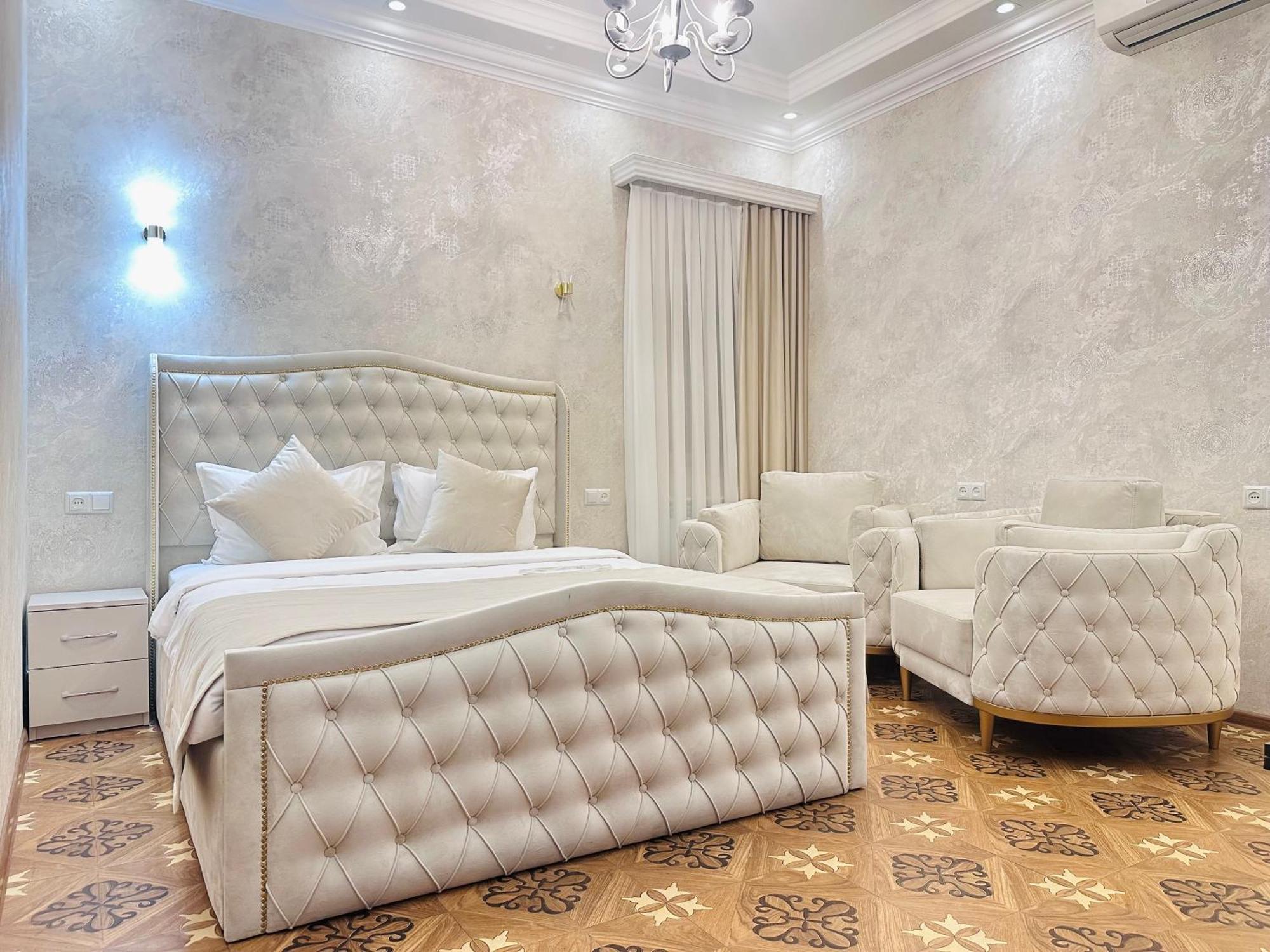 Royal Renaissance Hotel Єреван Екстер'єр фото