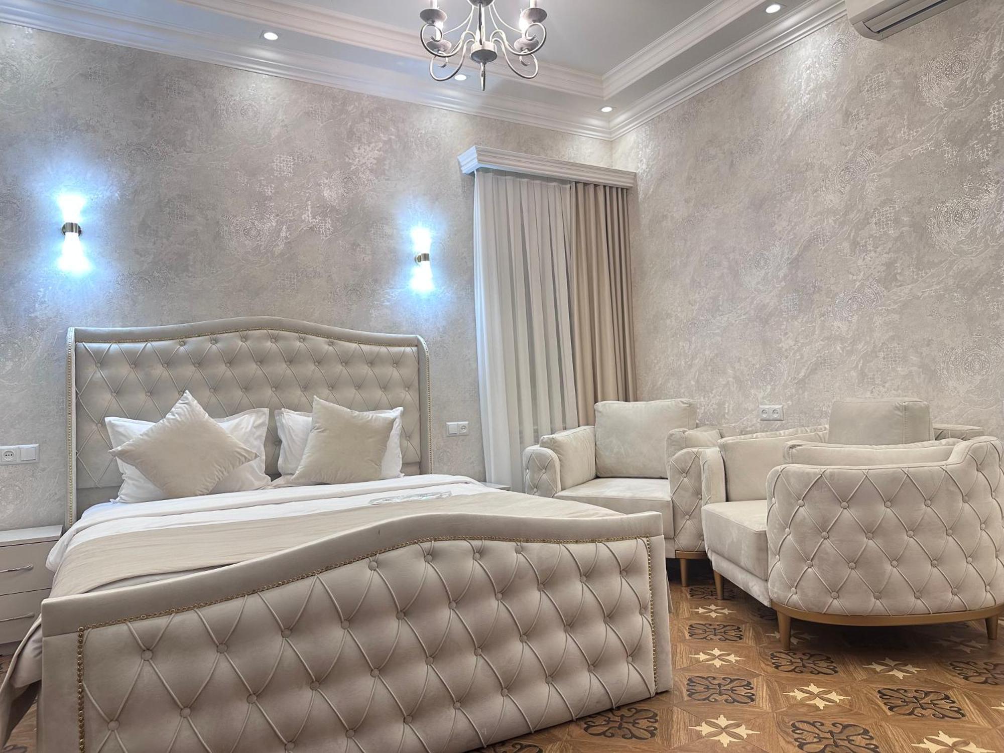 Royal Renaissance Hotel Єреван Екстер'єр фото